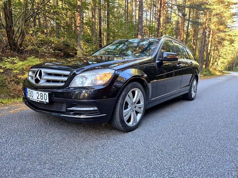 Silver Begagnad 2011 Mercedes C220 Sedan | 69 900 kr (Bra pris) - Bild 1/4