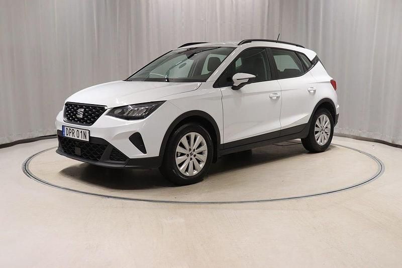 Vit Begagnad 2024 Seat Arona Style SUV | 188 900 kr (Marknadspris) - Bild 1/4