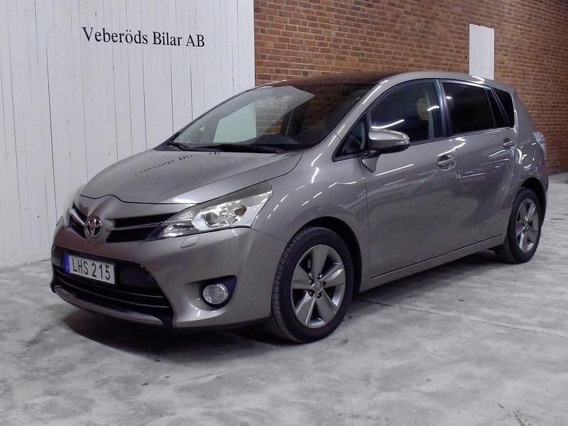 Brun Begagnad 2014 Toyota Verso Edition Minibuss | 69 900 kr (Marknadspris) - Bild 1/4