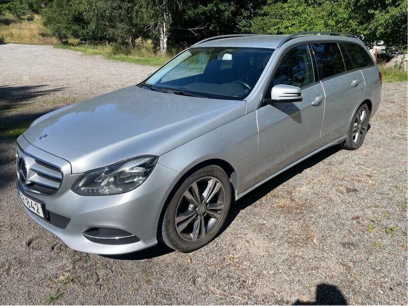 Silver Begagnad 2016 Mercedes E220 Avantgarde Kombi | 135 000 kr (Marknadspris) - Bild 1/4