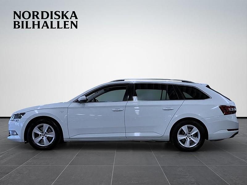 Begagnad Skoda Superb Business Line 190 HK (139 kW) 2018 Vit Kombi