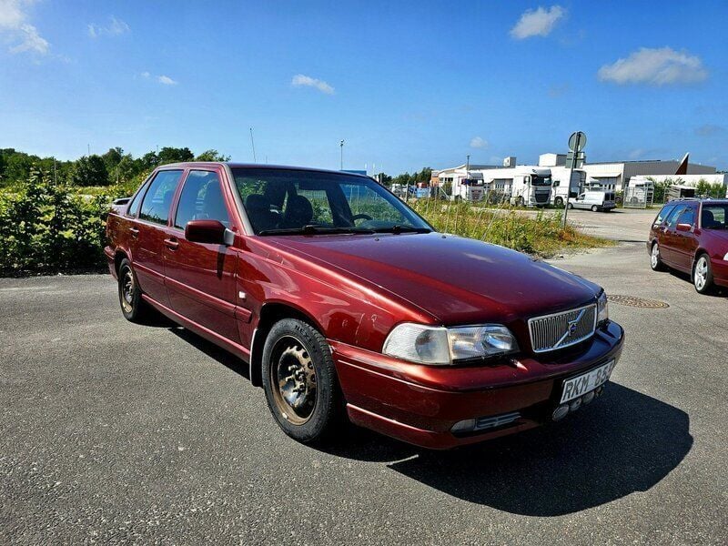 Röd Begagnad 2000 Volvo S70 Standard Sedan | 8 000 kr (Marknadspris) - Bild 1/4