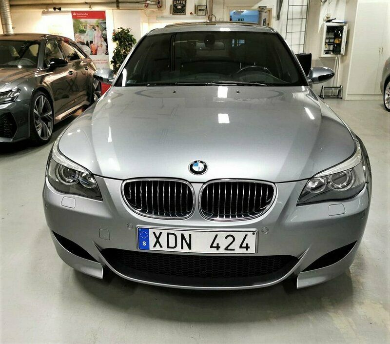 Begagnad BMW M5 507 HK (372 kW) 2005 Ljusgrå Sedan