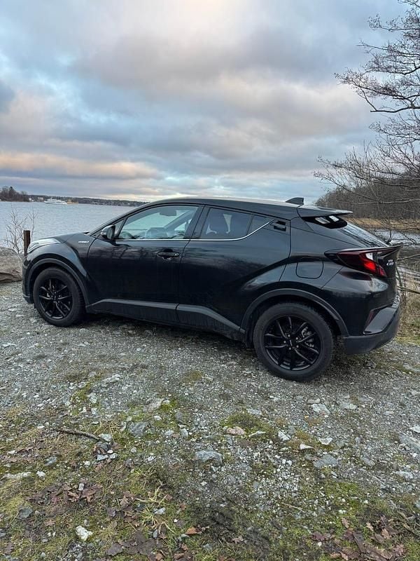 Begagnad Toyota C-HR 122 HK (89 kW) 2021 Svart SUV