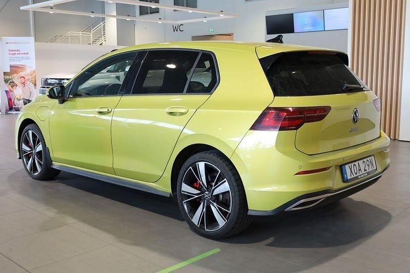 Begagnad VW Golf VIII GTE 245 HK (180 kW) 2020 Gul Halvkombi