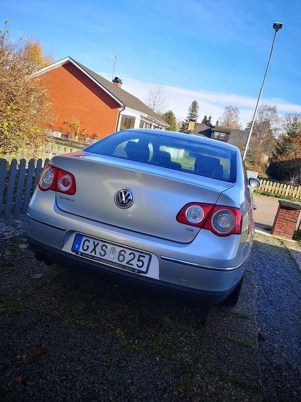 Silver Begagnad 2008 VW Passat Sportline Sedan | 28 999 kr (Marknadspris) - Bild 1/4