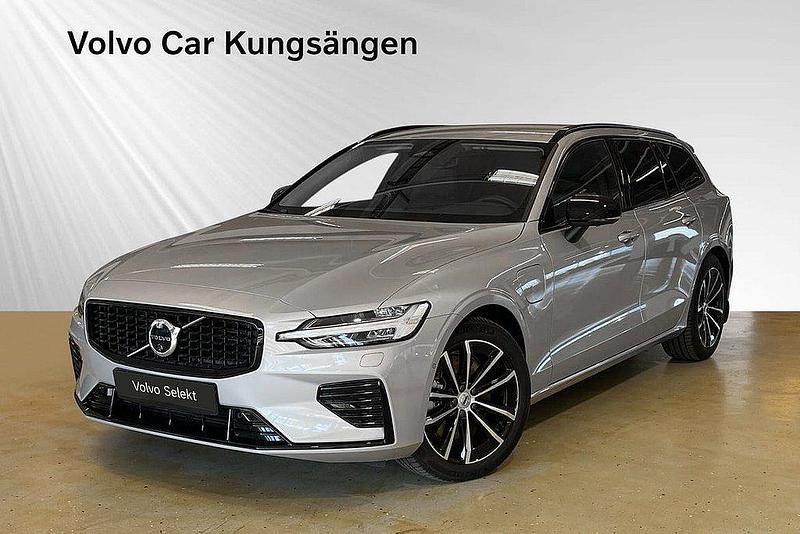 Silver Begagnad 2025 Volvo V60 Plus Kombi | 484 900 kr (Marknadspris) - Bild 1/3