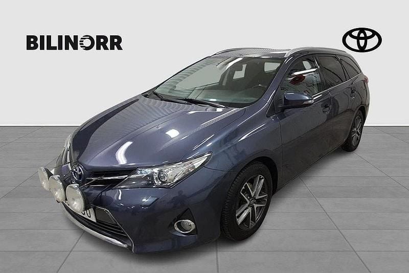 Mörkblå Begagnad 2015 Toyota Auris Touring Sports Edition Kombi | 139 900 kr (Marknadspris) - Bild 1/4
