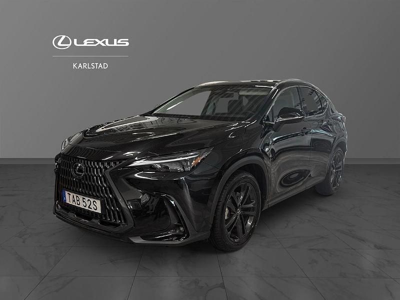 Svart Begagnad 2025 Lexus NX450h+ Executive Line SUV | 639 900 kr (Marknadspris) - Bild 1/4