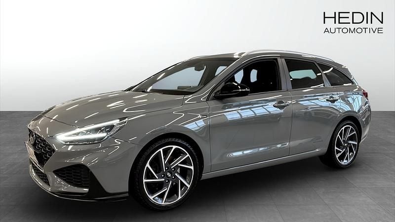 Grå (grey) Begagnad 2020 Hyundai i30 N Line Kombi | 199 000 kr - Bild 1/4