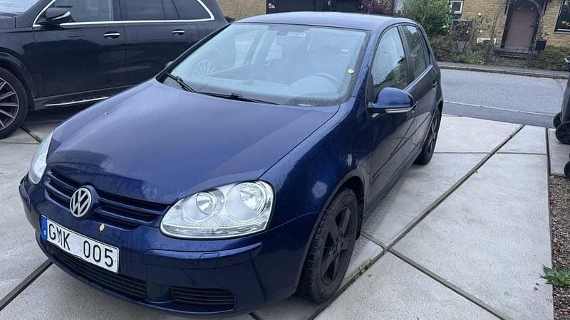 Blå Begagnad 2008 VW Golf VI Trendline Halvkombi | 35 000 kr (Lite dyr) - Bild 1/4