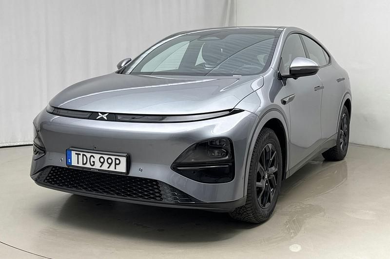 Grå Begagnad 2024 XPENG G6 AWD Performance SUV | 479 000 kr (Marknadspris) - Bild 1/4
