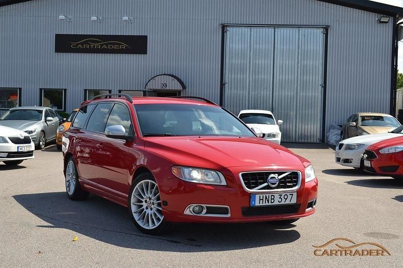 Röd Begagnad 2010 Volvo V70 R-Design Kombi | 99 900 kr (Marknadspris) - Bild 1/4