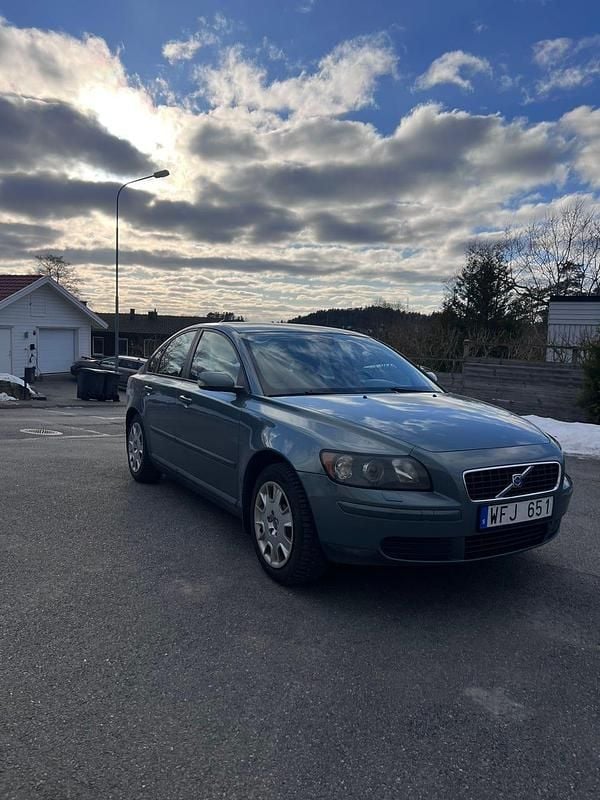 Begagnad 2005 Volvo S40 Sedan | 32 000 kr (Marknadspris) - Bild 1/4