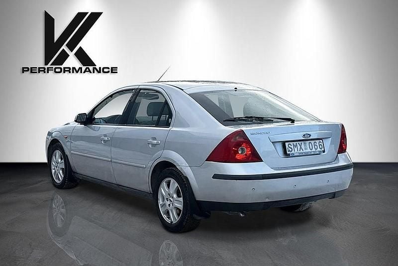 Begagnad Ford Mondeo 146 HK (107 kW) 2001 Grå Halvkombi