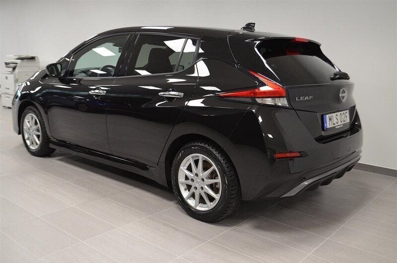 Begagnad Nissan Leaf Tekna 160 kW (218 HK) 2022 Svart Halvkombi