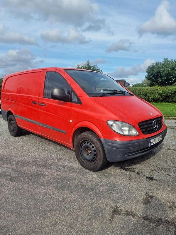 Röd Begagnad 2008 Mercedes Vito Minibuss | 29 000 kr (Marknadspris) - Bild 1/4