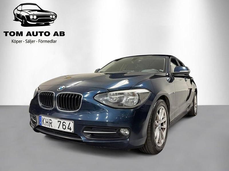 Blå Begagnad 2012 BMW 116 Sport Line Halvkombi | 75 000 kr (Marknadspris) - Bild 1/4
