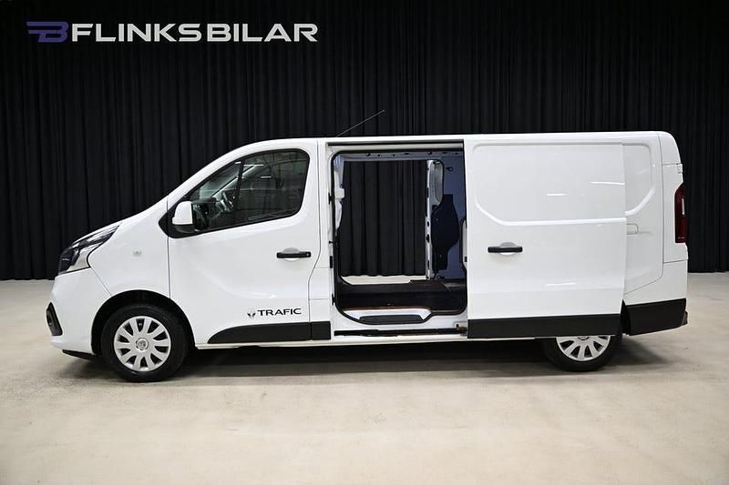 Vit Begagnad 2019 Renault Trafic Minibuss | 148 750 kr (Marknadspris) - Bild 1/4