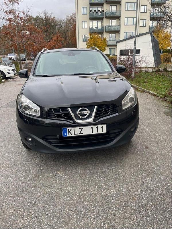 Svart Begagnad 2010 Nissan Qashqai SUV | 73 000 kr (Marknadspris) - Bild 1/4