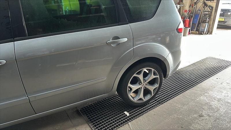 Silver Begagnad 2007 Ford S-MAX S Minibuss | 35 800 kr (Bra pris) - Bild 1/4