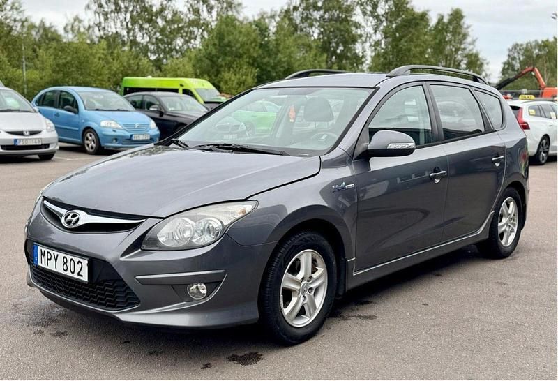 Grå Begagnad 2011 Hyundai i30 Kombi | 29 900 kr (Bra pris) - Bild 1/4