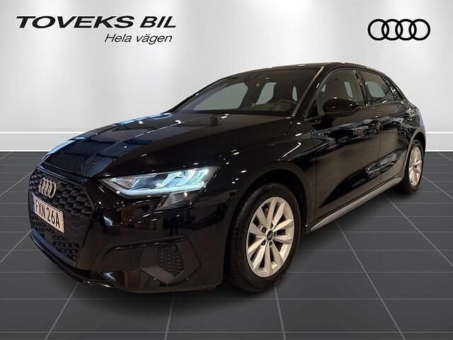 Brilliantsvart Begagnad 2022 Audi A3 Proline Sedan | 249 000 kr (Lite dyr) - Bild 1/4