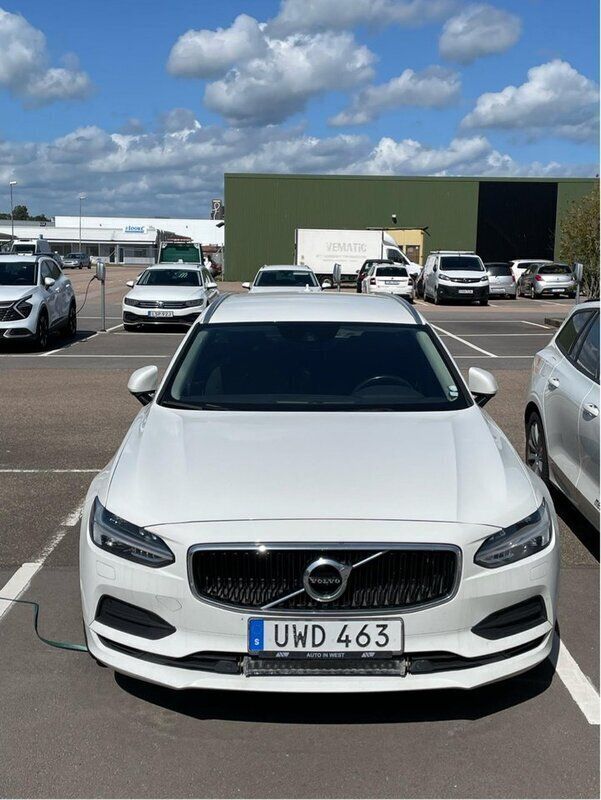Vit Begagnad 2019 Volvo V90 Momentum Kombi | 185 000 kr (Bra pris) - Bild 1/2