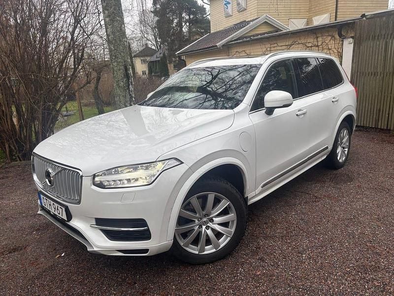 Pärlemo vit Begagnad 2019 Volvo XC90 SUV | 400 000 kr (Marknadspris) - Bild 1/4