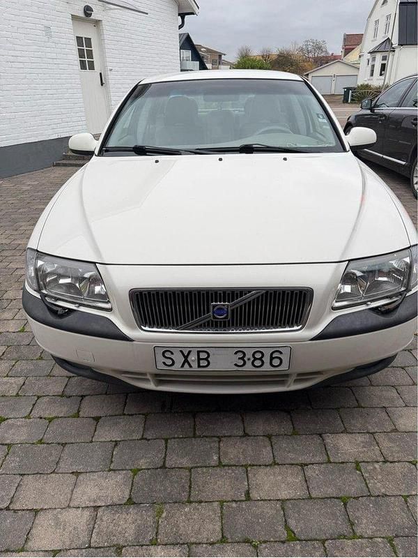 Vit Begagnad 2002 Volvo S80 Sedan | 20 900 kr (Marknadspris) - Bild 1/4