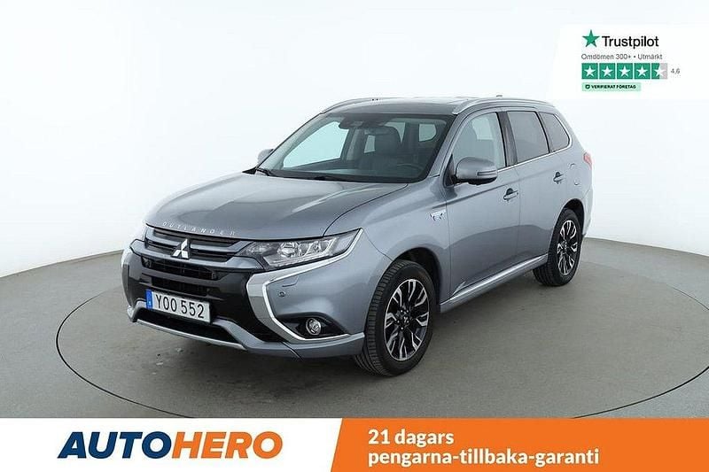 Grå Begagnad 2017 Mitsubishi Outlander P-HEV SUV | 187 000 kr (Marknadspris) - Bild 1/4