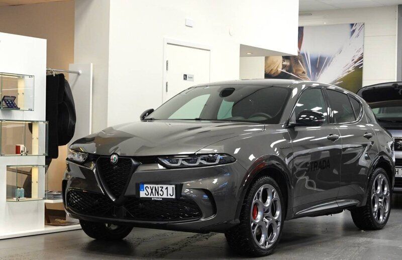 Grå Begagnad 2023 Alfa Romeo Tonale Veloce SUV | 529 900 kr (Dyr) - Bild 1/4