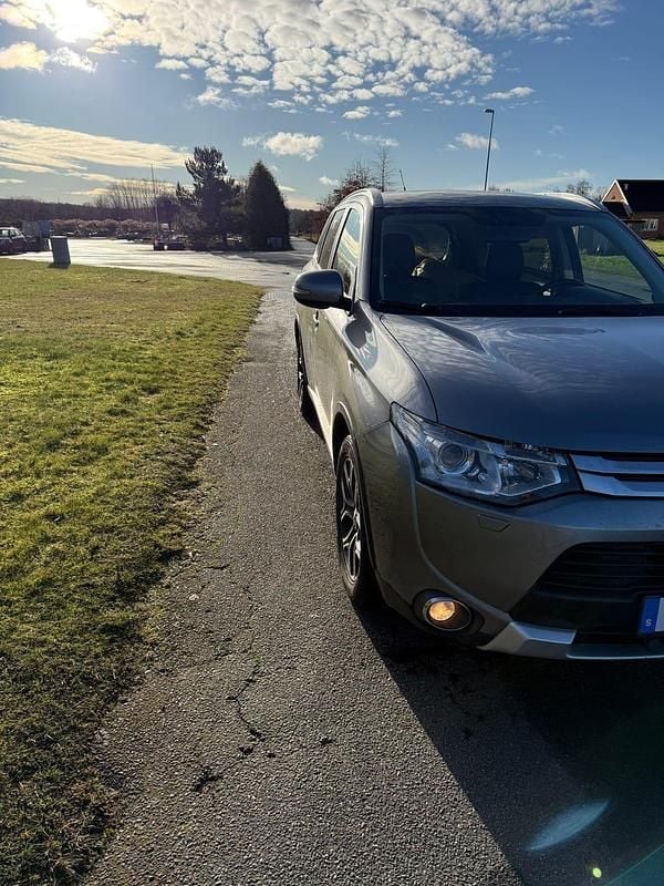 Begagnad 2015 Mitsubishi Outlander SUV | 105 000 kr (Marknadspris) - Bild 1/4