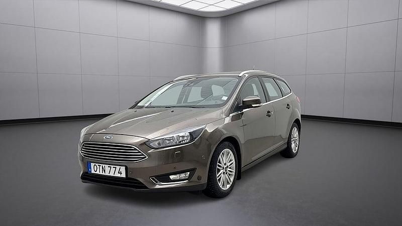 Brun Begagnad 2016 Ford Focus Titanium Kombi | 89 900 kr (Marknadspris) - Bild 1/4