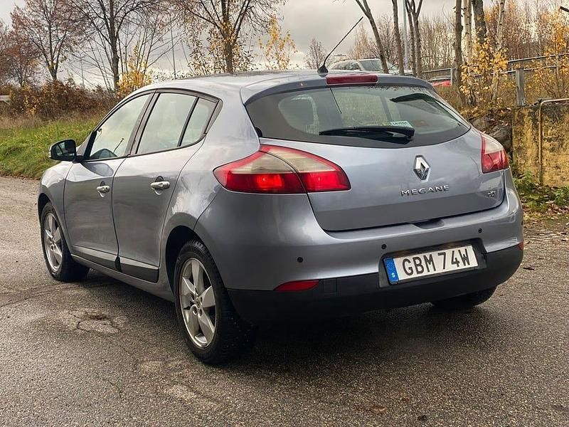 Begagnad Renault Mégane III 106 HK (77 kW) 2010 Grå Halvkombi