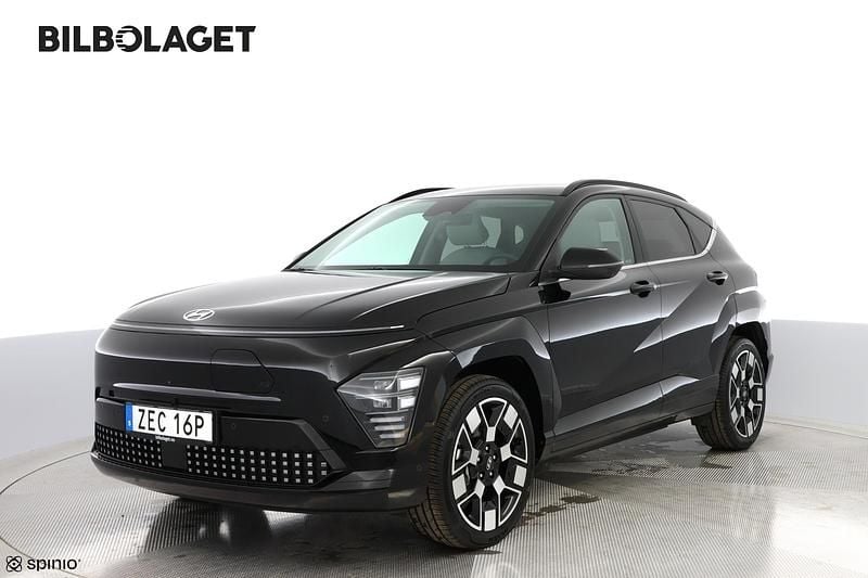 Svart Begagnad 2024 Hyundai Kona SUV | 399 800 kr (Marknadspris) - Bild 1/4