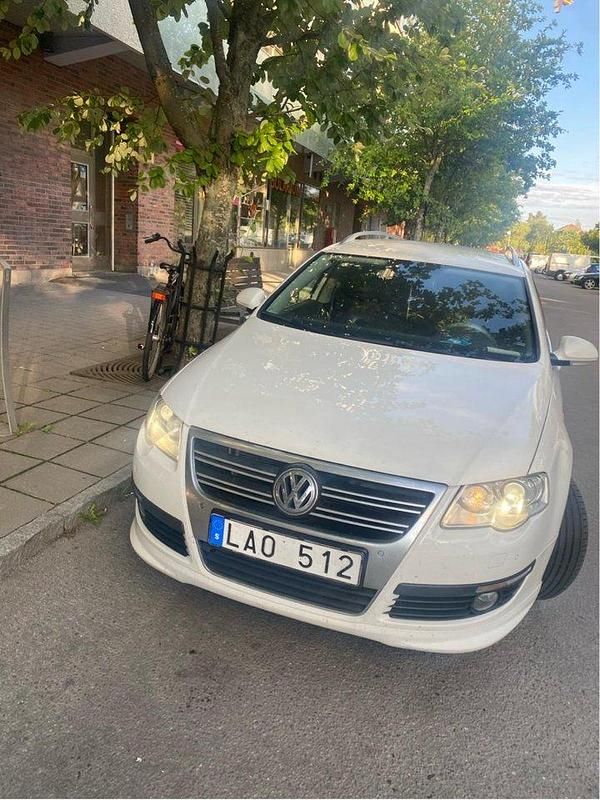 Vit Begagnad 2010 VW Passat Sportline Kombi | 44 000 kr - Bild 1/4