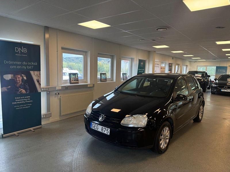 Svart Begagnad 2008 VW Golf Trendline Halvkombi | 39 900 kr (Marknadspris) - Bild 1/4