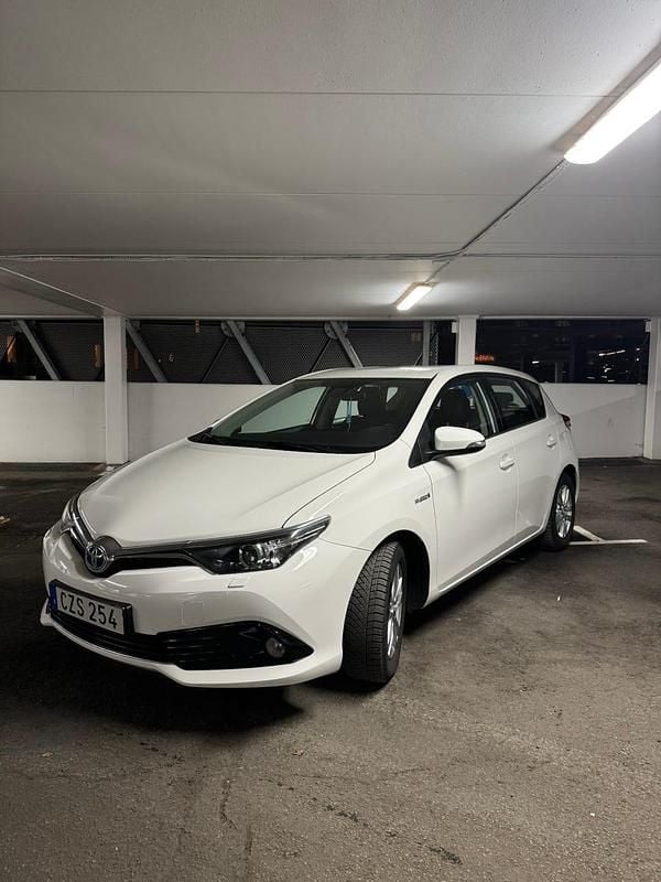 Begagnad 2016 Toyota Auris Hybrid | 149 900 kr (Marknadspris) - Bild 1/4