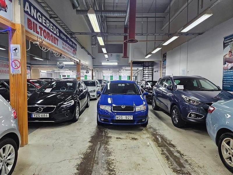 Begagnad Skoda Fabia 75 HK (55 kW) 2005 Blå Halvkombi