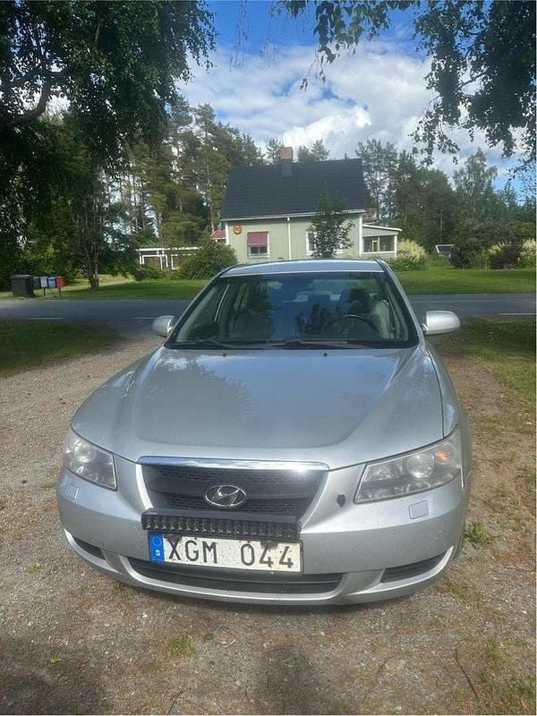 Silver Begagnad 2006 Hyundai Sonata Sedan | 40 000 kr (Lite dyr) - Bild 1/4