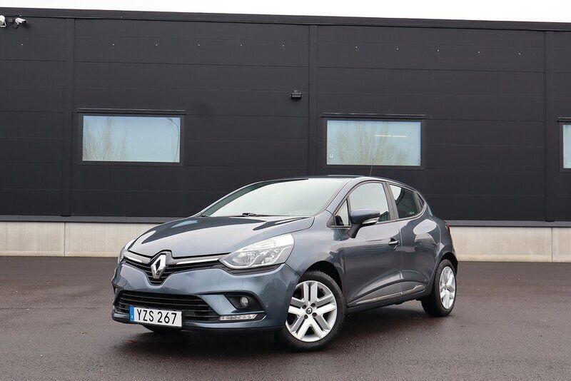 Grå Begagnad 2017 Renault Clio IV Expression Halvkombi | 99 900 kr (Lite dyr) - Bild 1/4