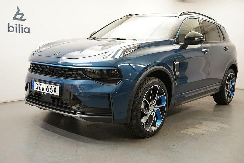 Blå Begagnad 2023 Lynk & Co 01 SUV | 314 900 kr (Marknadspris) - Bild 1/4