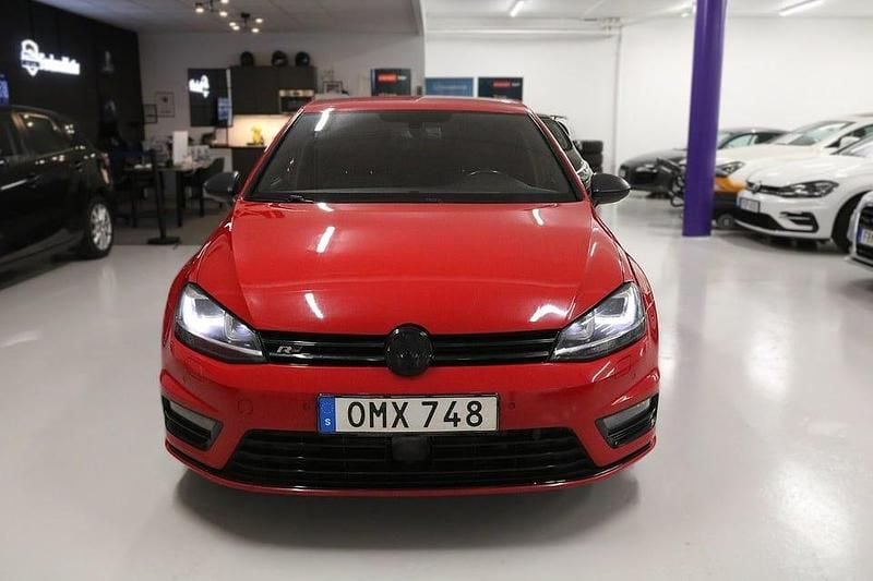 Begagnad VW Golf VII R-line 140 HK (102 kW) 2015 Röd