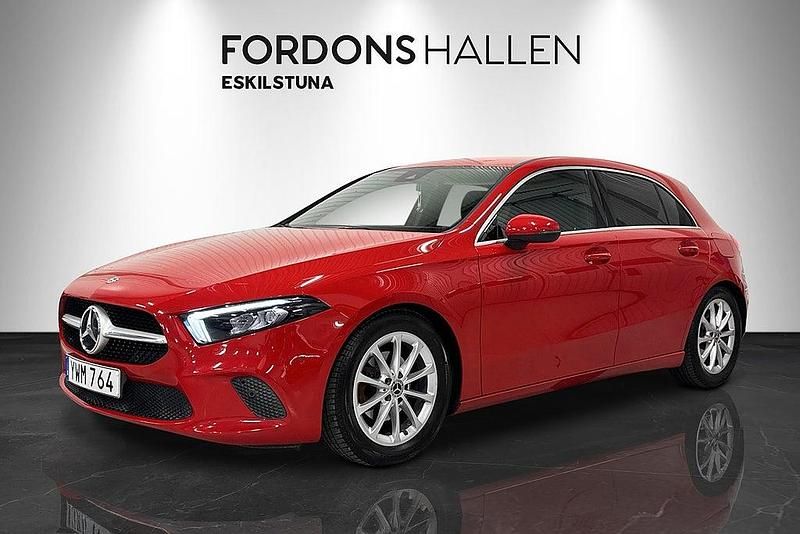Röd Begagnad 2018 Mercedes A180 Halvkombi | 214 900 kr (Bra pris) - Bild 1/4