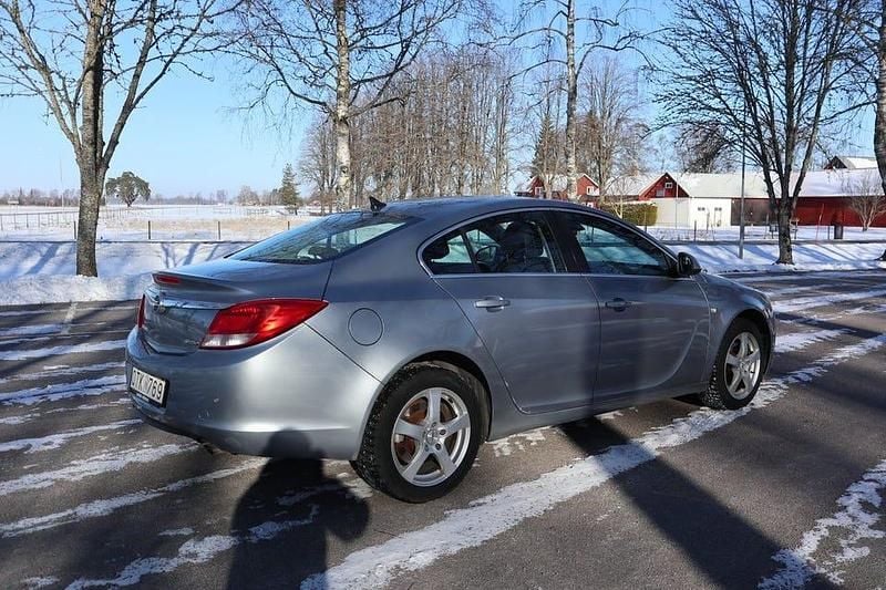 Begagnad Opel Insignia Edition 220 HK (161 kW) 2009 Silver Sedan