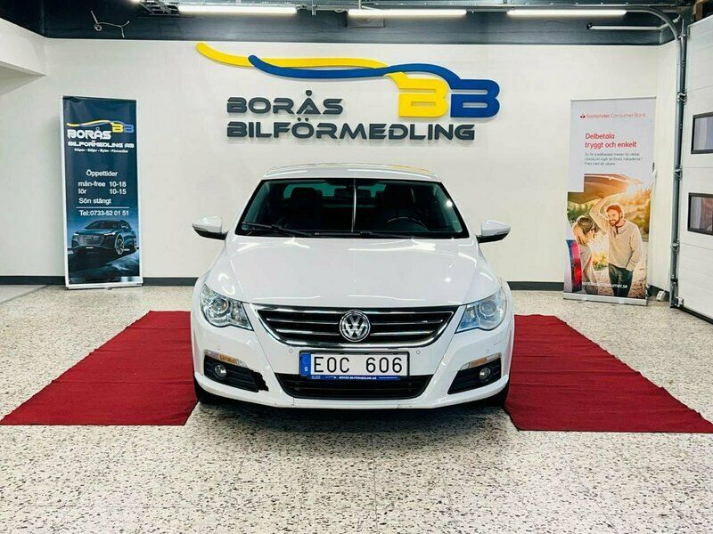 Vit Begagnad 2010 VW CC Highline Sedan | 94 900 kr (Marknadspris) - Bild 1/4