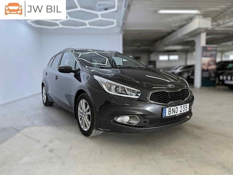 Grå Begagnad 2014 Kia Ceed Sportswagon Comfort Kombi | 69 800 kr (Marknadspris) - Bild 1/4