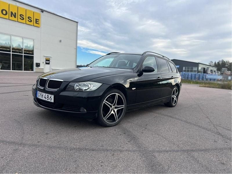 Svart Begagnad 2008 BMW 320 Advantage Kombi | 67 900 kr (Marknadspris) - Bild 1/4
