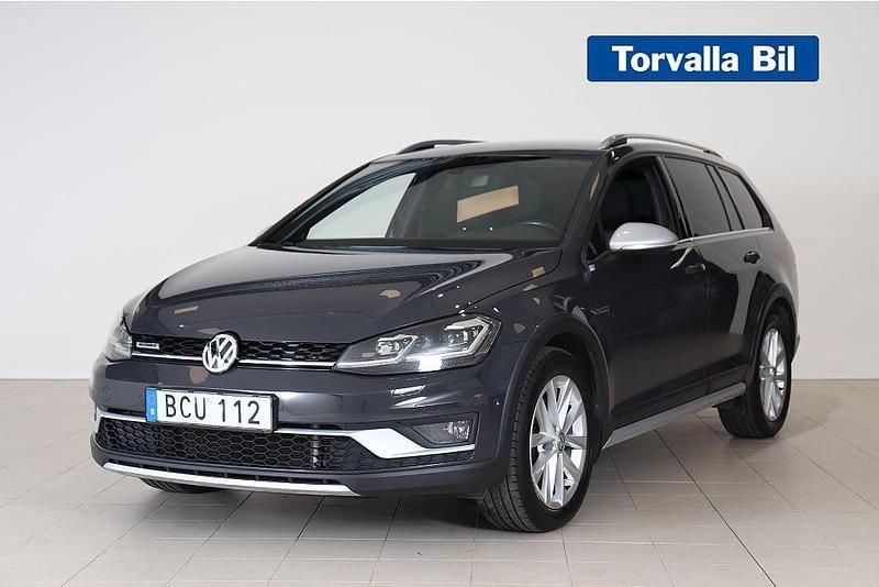 Grå Begagnad 2019 VW Golf Alltrack Kombi | 209 900 kr (Marknadspris) - Bild 1/3